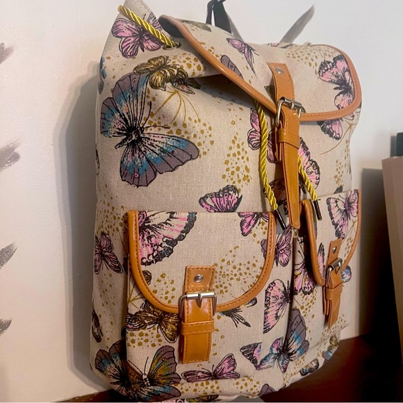 NWOT Butterfly BackPack - Book Bag - Over Night Bag - Travel Bag - Picture 2 of 5